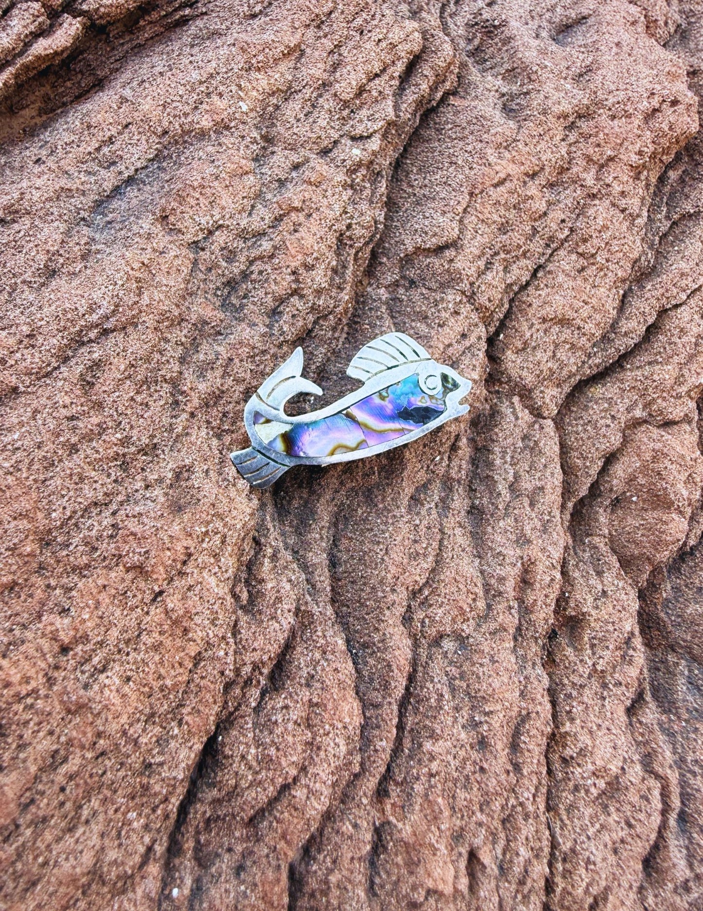 🤎 Vintage Sterling Silver Fish Inlay Mini Pin