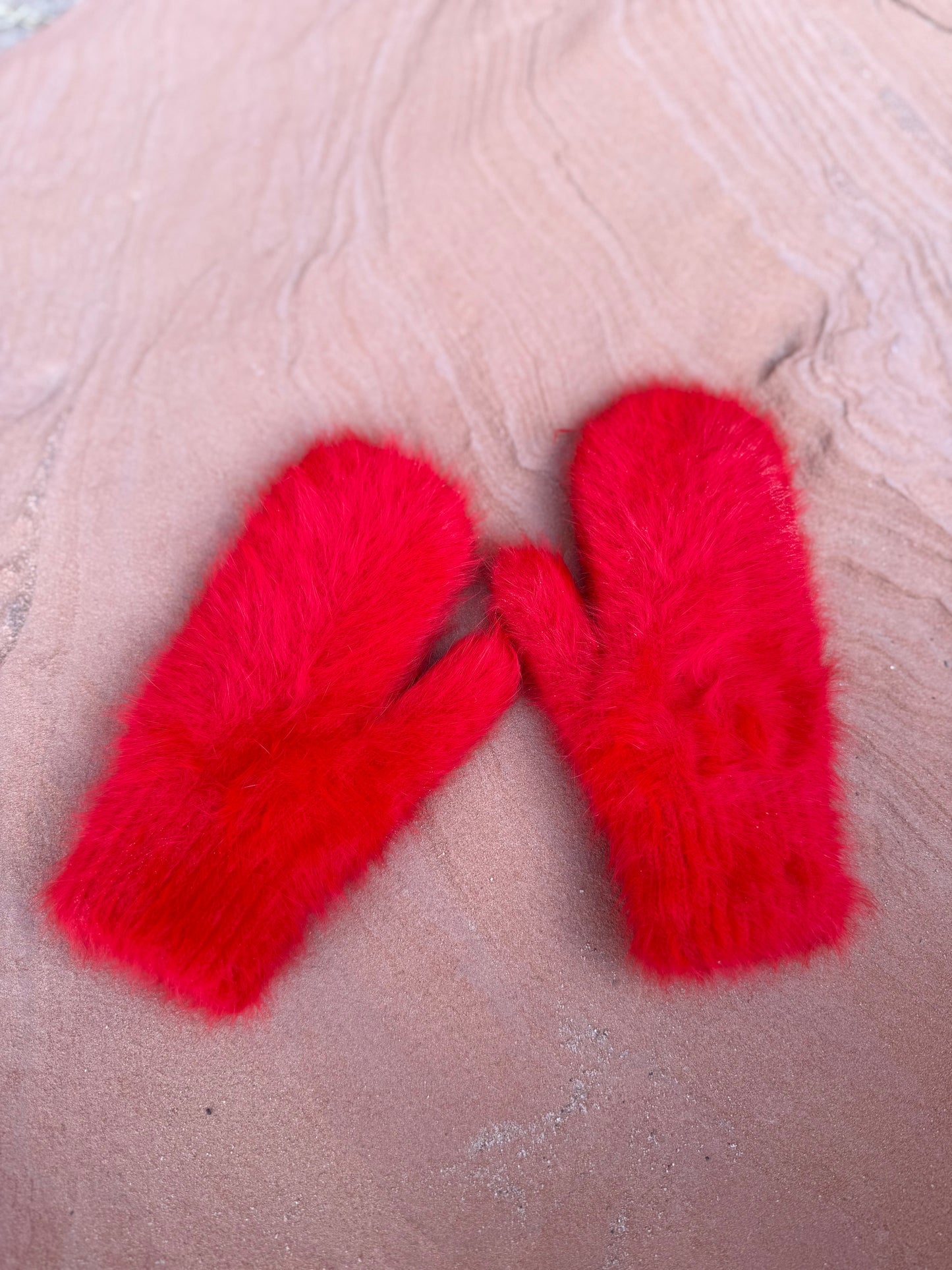 FLUFFY ANGORA MITTEN- RED POWER
