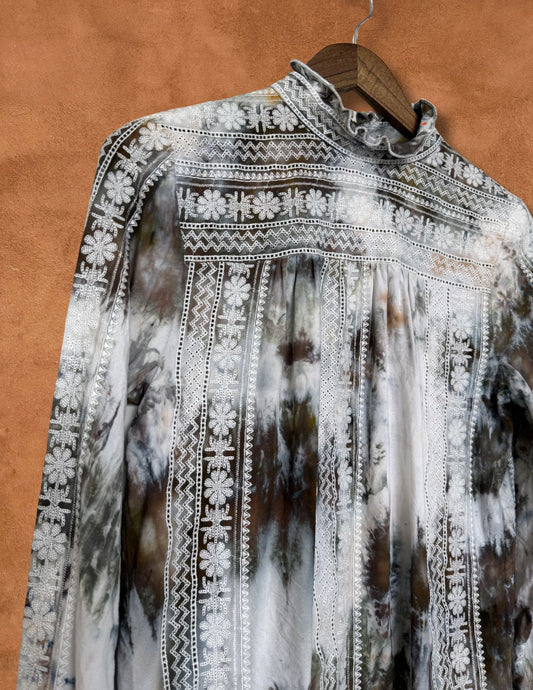 Upcycled Vintage Embroidered Shirt 40 x 23