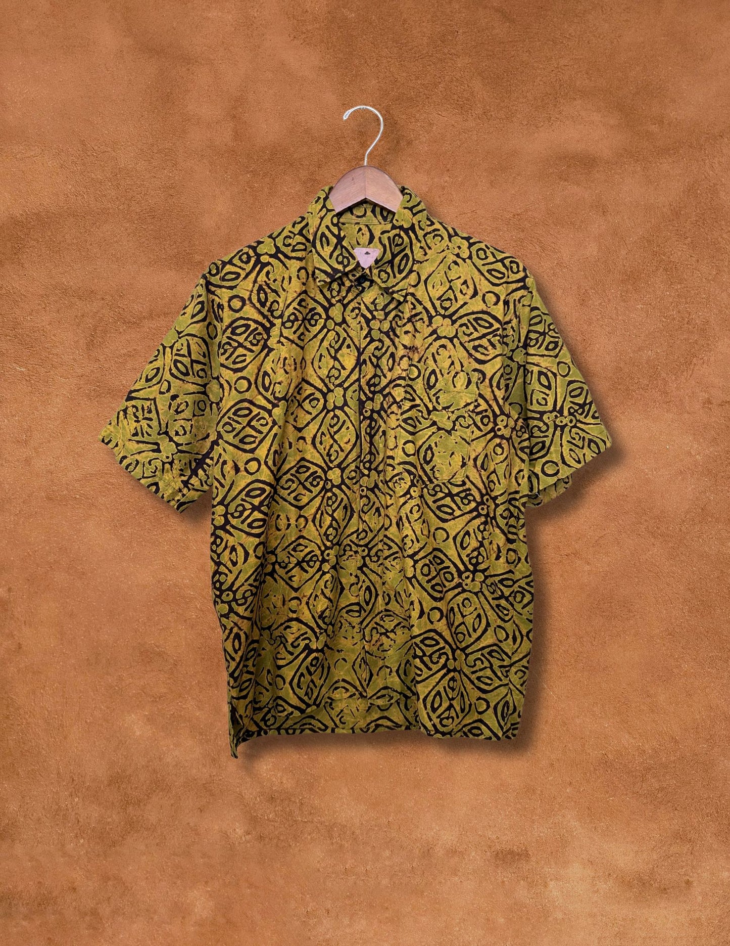 Vintage 70s Handmade Batik Shirt 44 x 28