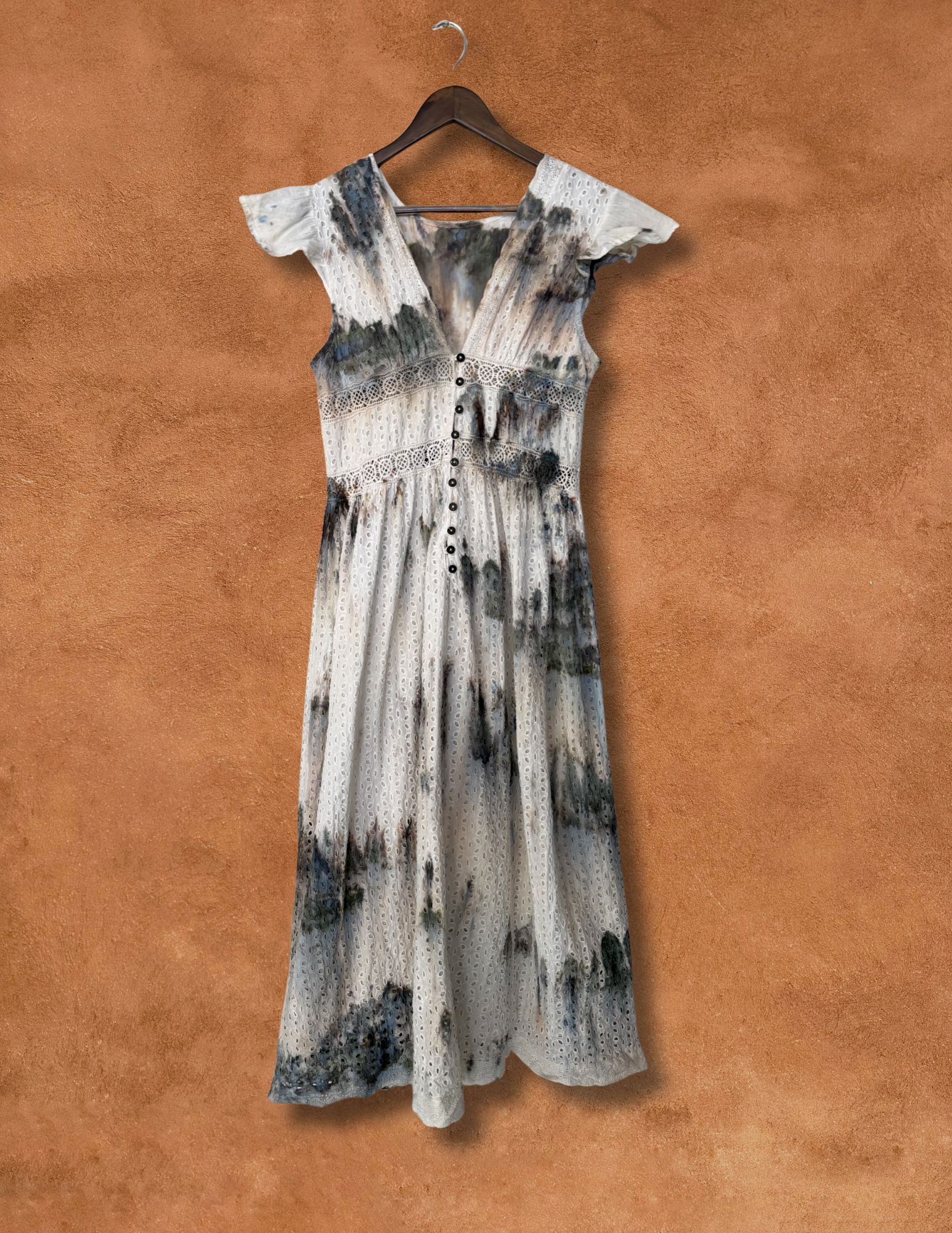 Upcycled Vintage Eyelet Dress 34 x 49