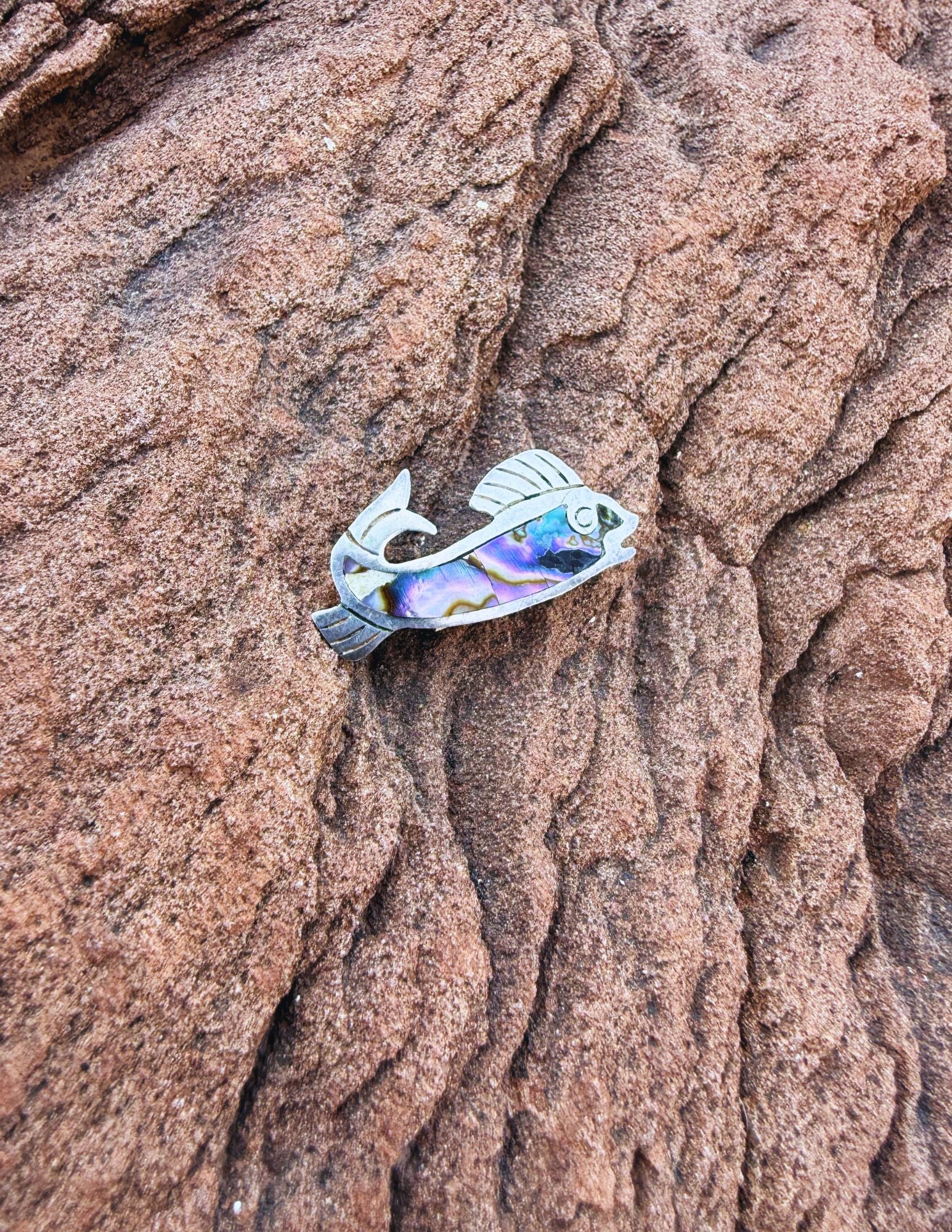 🤎 Vintage Sterling Silver Fish Inlay Mini Pin