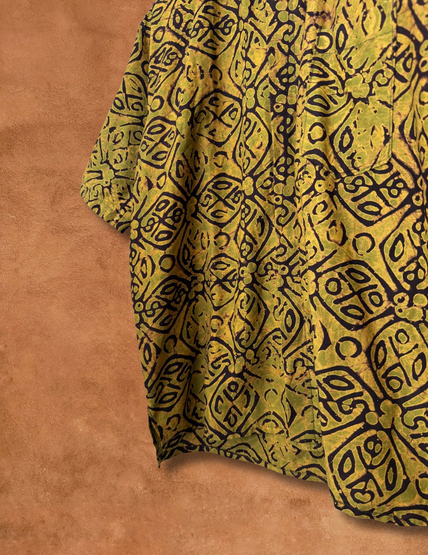 Vintage 70s Handmade Batik Shirt 44 x 28