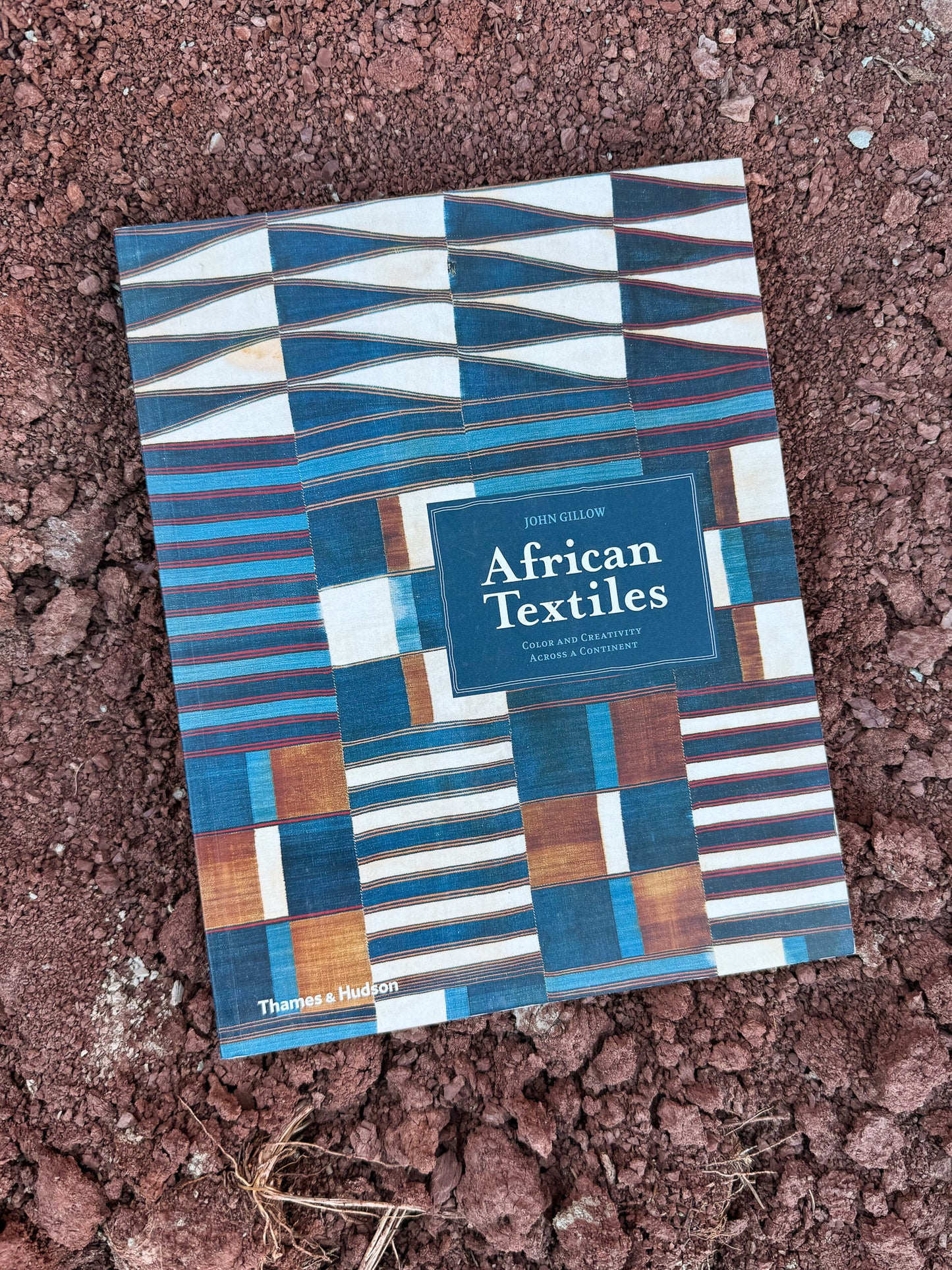 African Textiles Color and Creativity Across a Continent by John Gillow 2009
