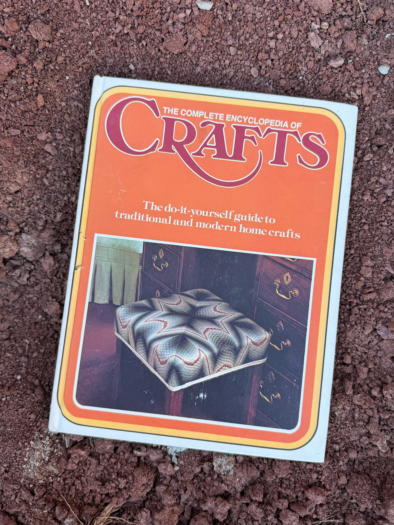 The Complete Encyclopedia of Crafts 1975 Volume 18