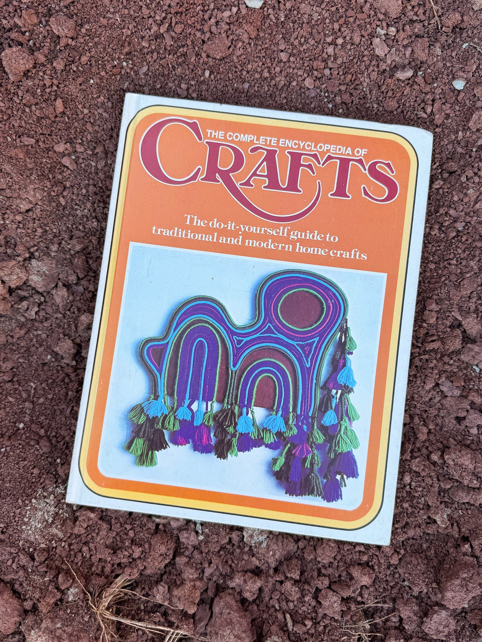 The Complete Encyclopedia of Crafts 1975 Volume 8